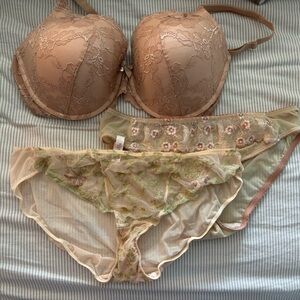 Victoria’s Secret Set + extra panty